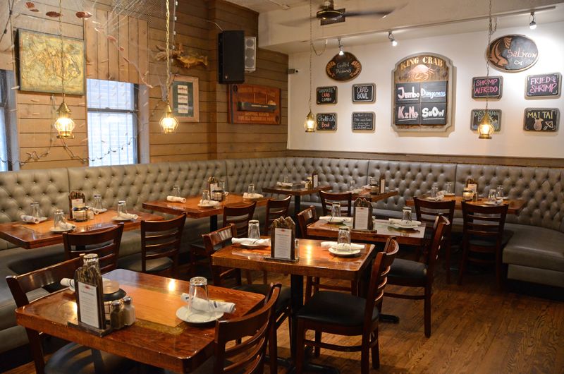 Old-School Chicago Ambiance and Decor