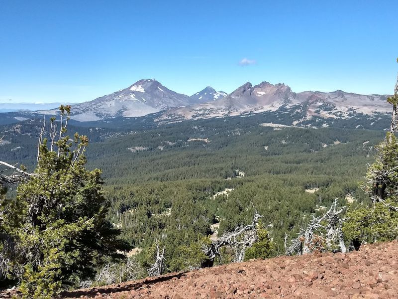 The Three Sisters Mountain Views 