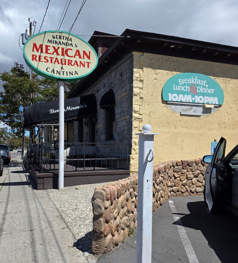 Live Mariachi Bands Bring the Fiesta to Life
