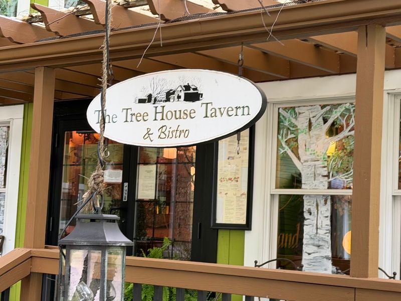 The Tree House Tavern And Bistro