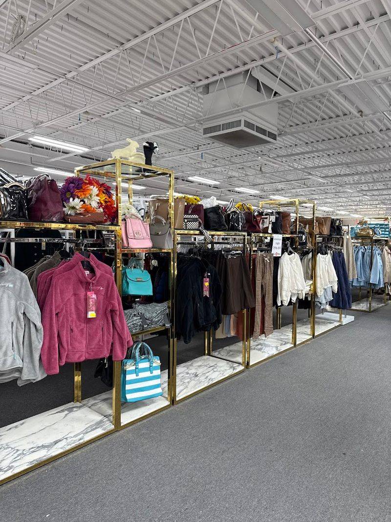 The Two-Section Store Layout That Doubles Your Treasure-Hunting Options The Two-Section Store Layout That Doubles Your Treasure-Hunting Options