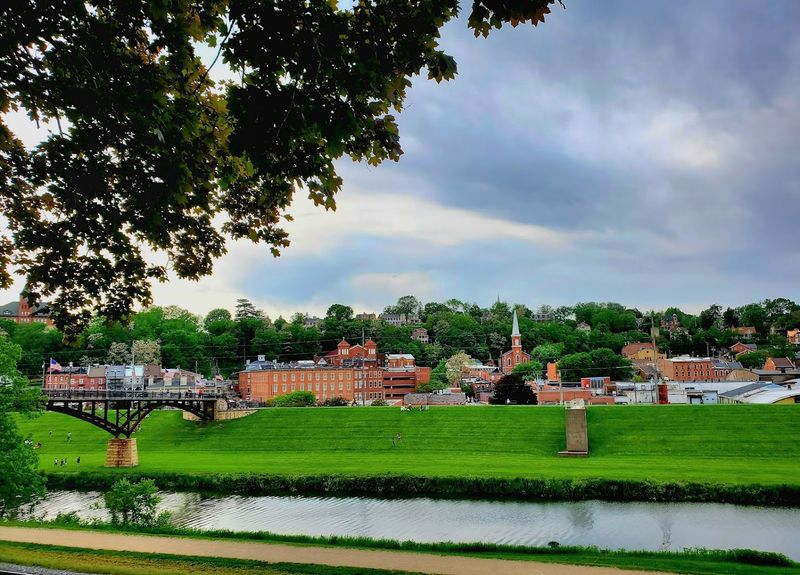 Horseshoe Mound and the Three-State View