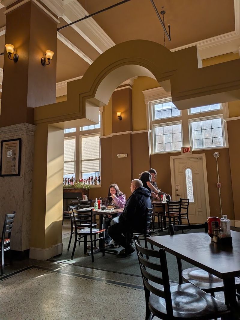 The Vault Cafe On The Square - Marion