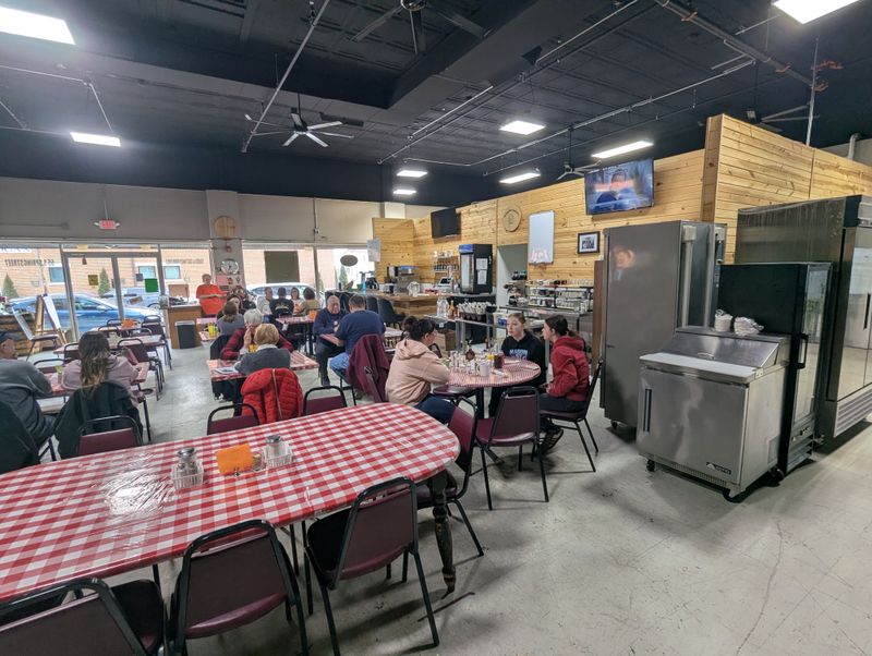 M & M Family Diner, Logan