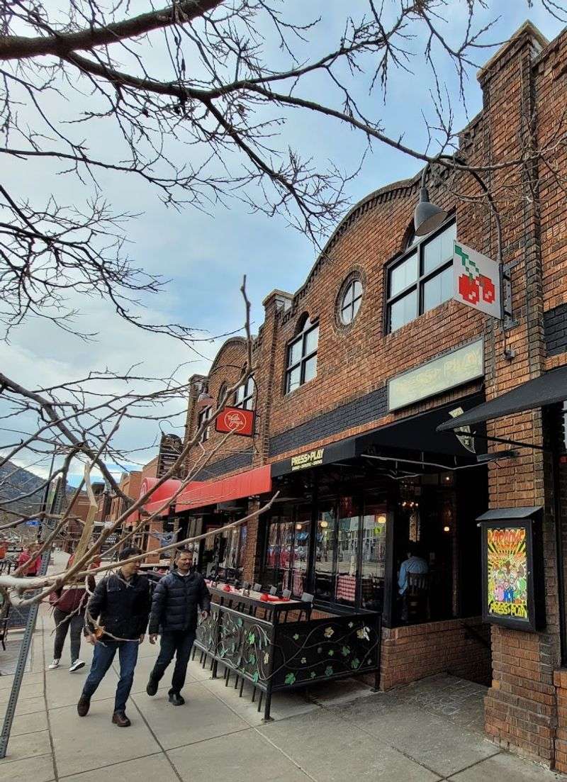 The Pearl Street Location And Vibe