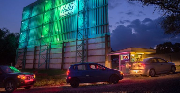 The Virginia Drive-In Theater That Still Brings The Golden Age Of Movies To Life Every Weekend