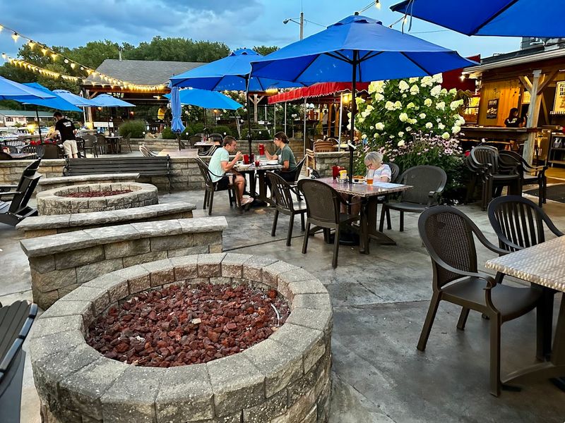 A Spot That Handles Groups and Families Well