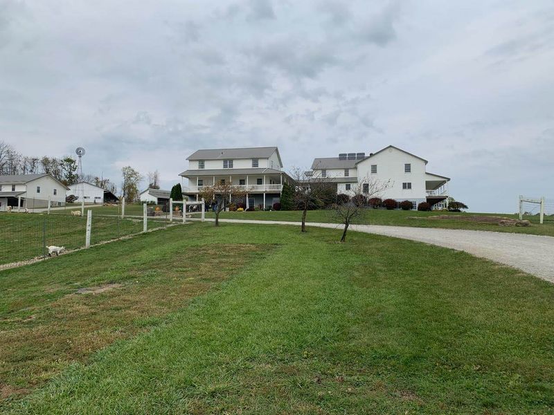 The Amish Farmhouse and Cultural Experience