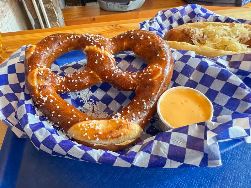 The Warm Pretzel That Turns Strangers Into Sharers The Warm Pretzel That Turns Strangers Into Sharers