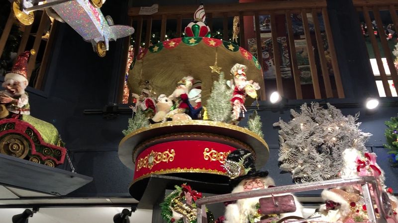 The Washington Holiday Stop Turns Browsing Into A Tradition The Washington Holiday Stop Turns Browsing Into A Tradition