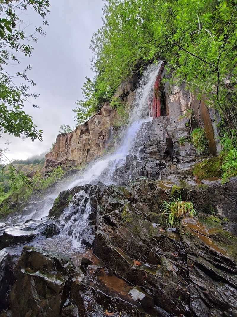 The Waterfall Itself: 33 Feet Of Pure Drama