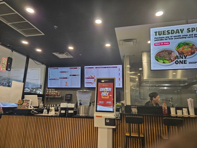 The Welcoming Counter-Order Setup That Keeps Things Relaxed