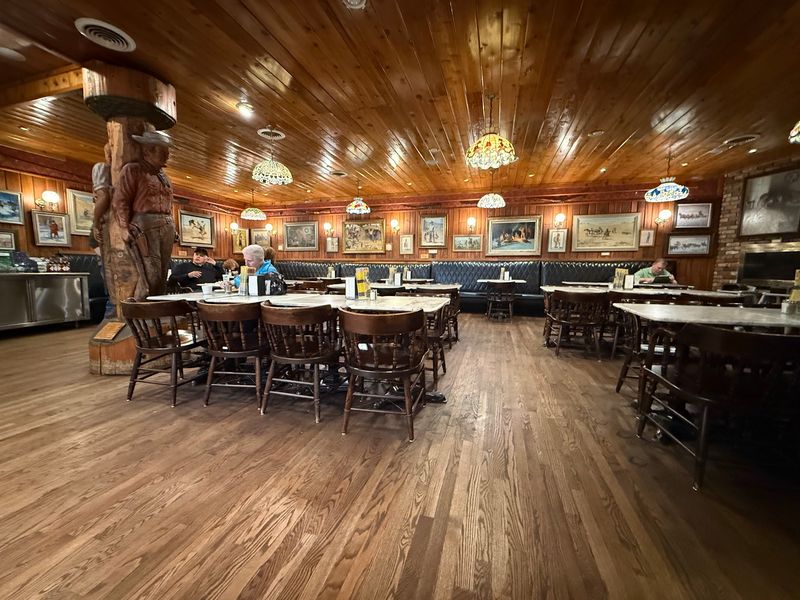 The Western Art Gallery Restaurant That Will Stop You Mid-Bite