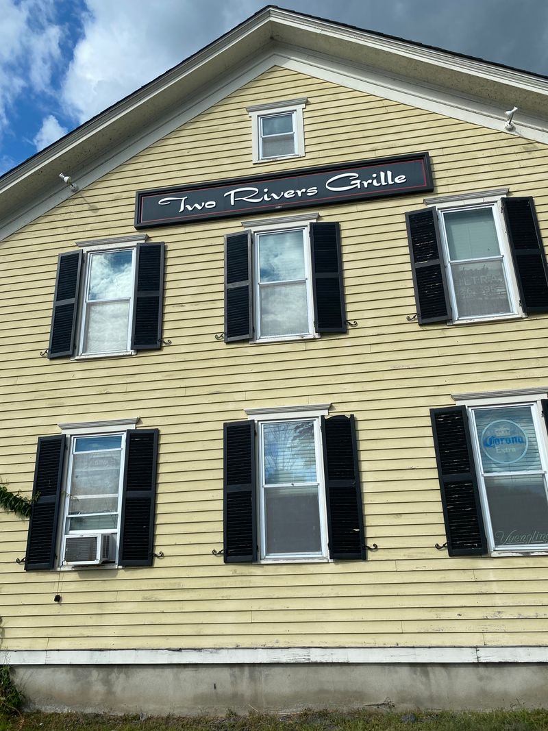 Two Rivers Grille And Marina Dining