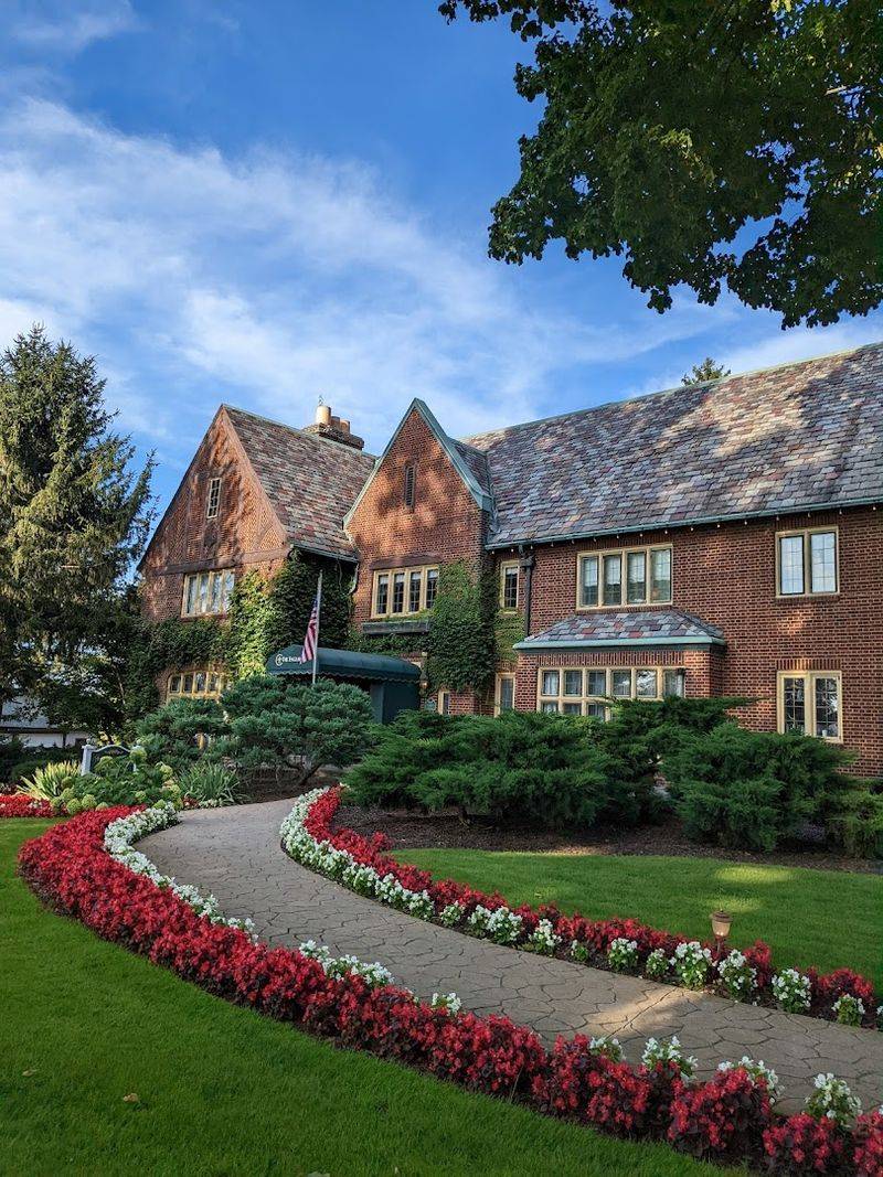 The English Inn, Eaton Rapids