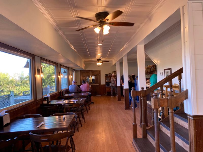 Dondie’s White River Princess Restaurant, Des Arc