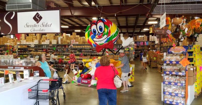 The World’s Largest Candy Store Is Hiding In Ohio, And It’s A Sugar-Lover’s Dream