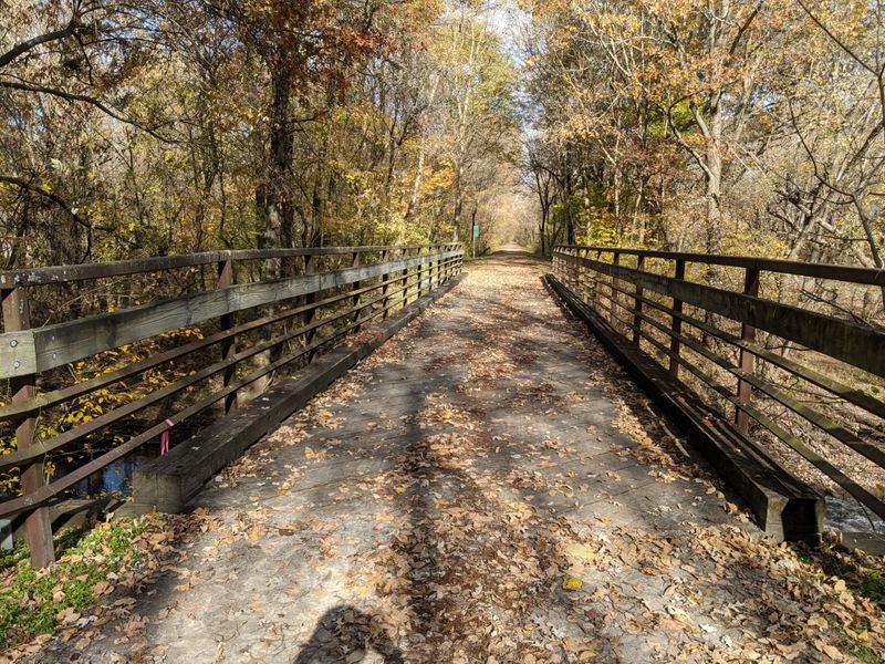 Ghost towns that still whisper along the railbed