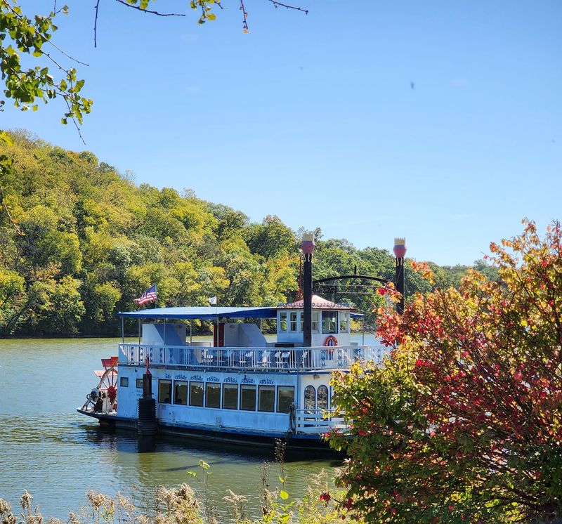 The riverboat belongs in Peoria’s history, not this current itinerary