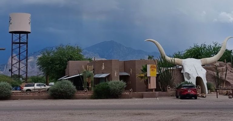 There’s A Massive Roadside Attraction Hiding In Arizona, And It’s Time To See It For Yourself