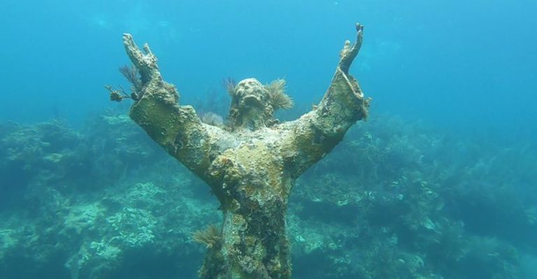 There’s An Underwater Statue In Florida And It’s Hauntingly Beautiful