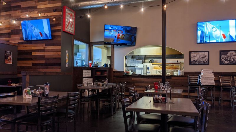 Gusano's Pizza, Springdale