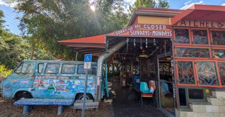 These 14 Florida Pizza Spots Don’t Look Fancy But Will Blow You Away