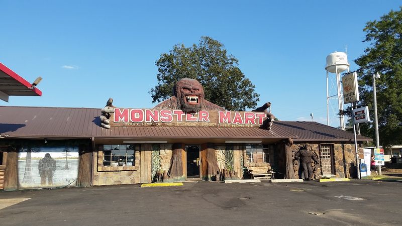 Monster Mart, Fouke
