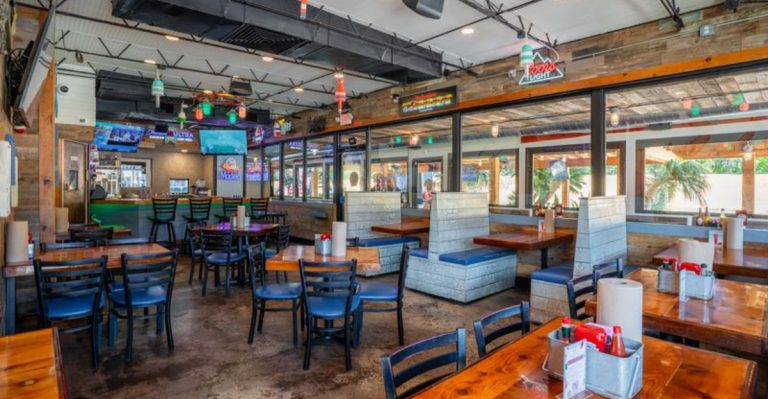 These Arizona Seafood Spots Serving Crab So Good, Locals Say Every Mile Counts