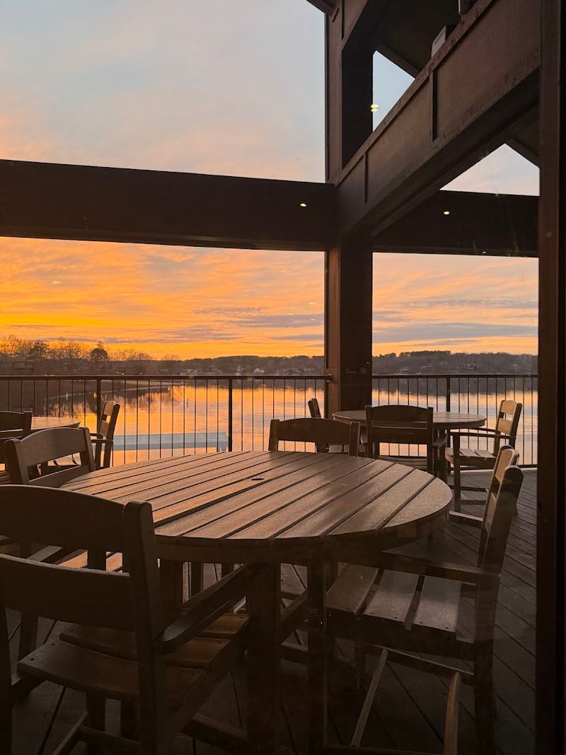 Lakepoint Restaurant & Event Center, Bella Vista