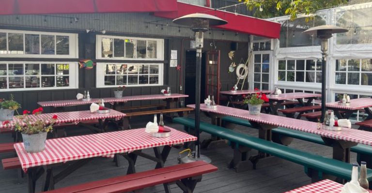 These California Seafood Shacks Don’t Advertise But Always Stay Full