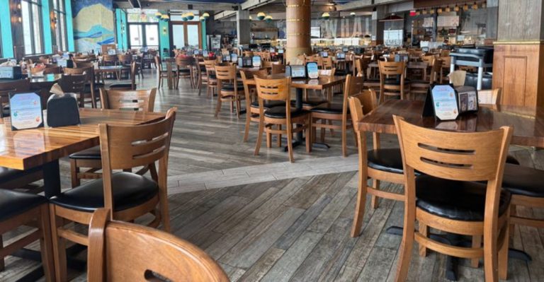 These Florida Buffets Still Give Off ’90s Vibes (And Locals Can’t Get Enough)