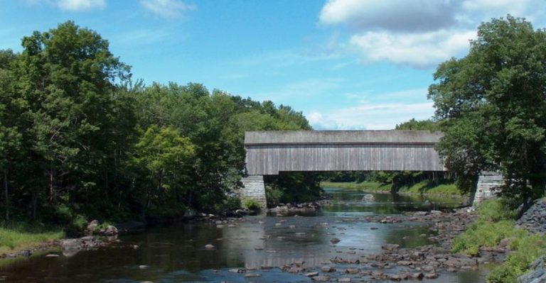 These Historic Covered Bridges In Maine Look Straight Out Of A Postcard