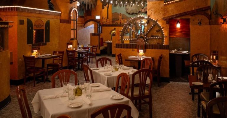 These Hole-In-The-Wall Illinois Italian Restaurants Still Believe In Slow-Simmered Sauce