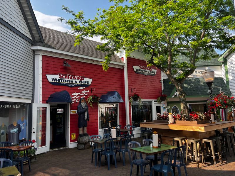 Scalawags Whitefish & Chips, Mackinaw City