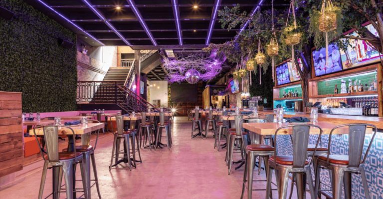 These Illinois Restaurants Are Hosting Halloween Dinners Too Fun To Miss