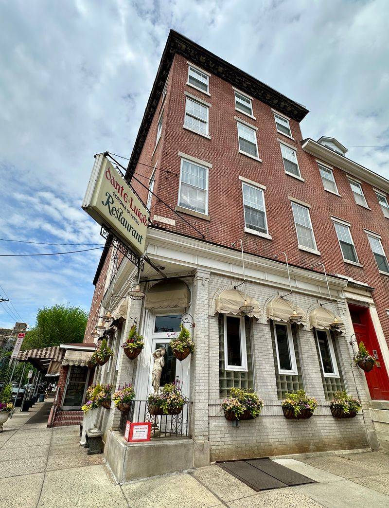 Dante & Luigi's (762 S 10th St, Philadelphia, PA 19147)