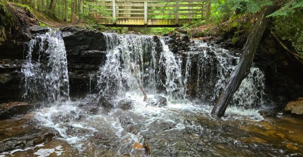 Best waterfall trails in Michigan
