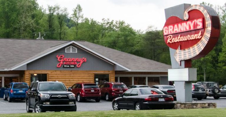 These North Carolina Buffets Still Feel Like The ’80s (And Locals Wouldn’t Have It Any Other Way)