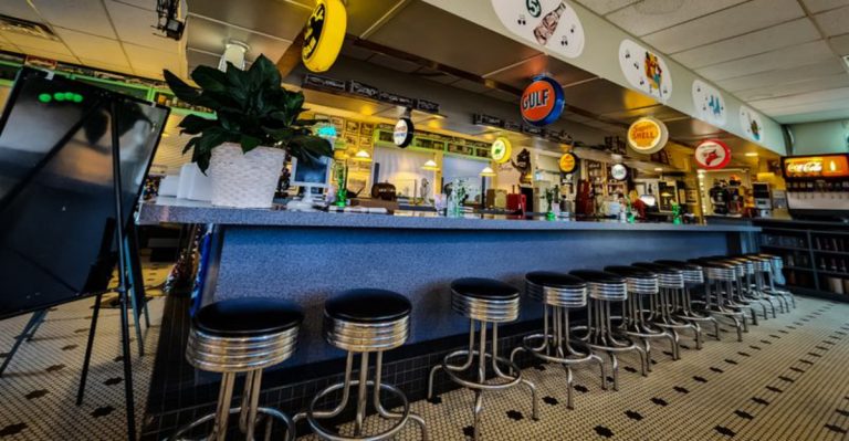 These Ohio Burger Stands Haven’t Changed Since 1965 (And Taste Amazing)