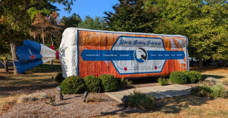 These Oversized Oddities In Ohio Stop People In Their Tracks Every Time