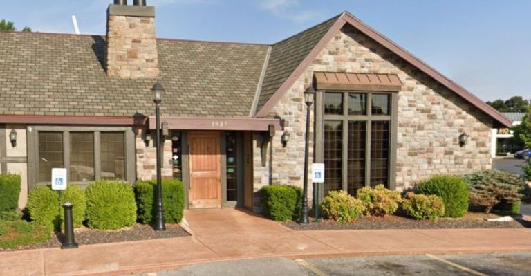 These Unassuming Missouri Steakhouses Deliver Serious Steakhouse Flavor