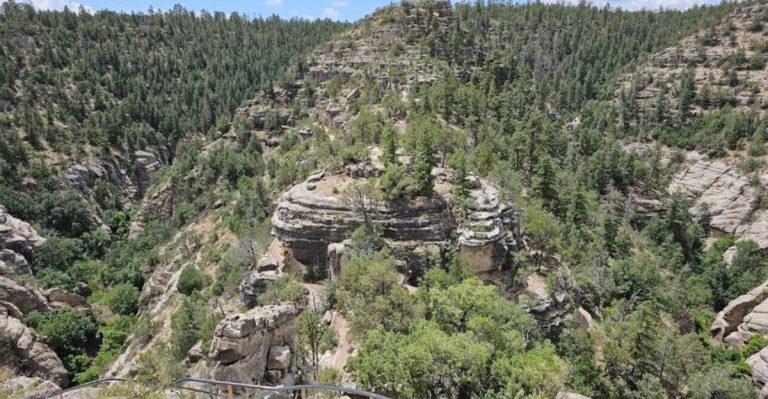 This 1-Mile Hike In Arizona Takes You Through An Ancient Cliff Dwelling Village And It’s A 2026 History Lovers Dream