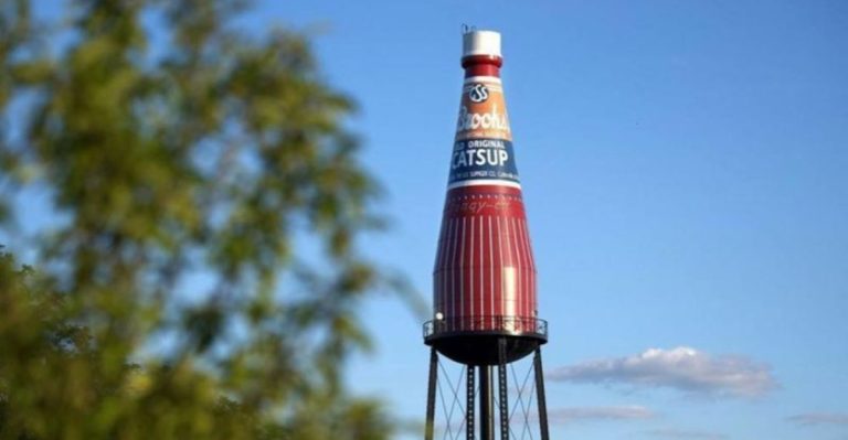 This 170-Foot Illinois Water Tower Is Shaped Like A Giant Catsup Bottle