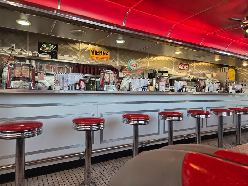 The Irresistible 1950s Atmosphere