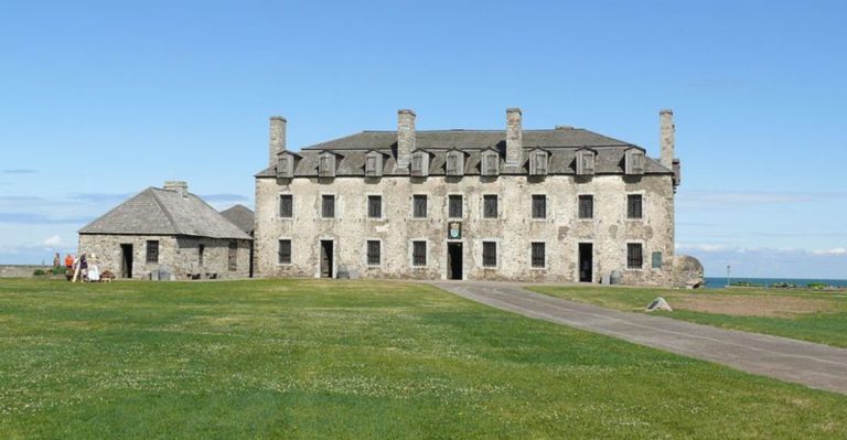 This 300-Year-Old New York Fort Still Stands Guard Over One Of America’s Most Dramatic Waterways