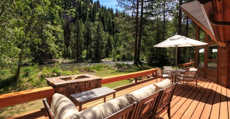 This Adults-Only Montana Ranch Makes Mountain Luxury Feel Peaceful, Private, And Wild
