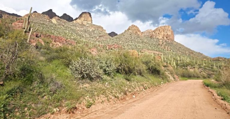 This Arizona Desert Route Connects Ghost Towns And Hidden Lakes In The Best Way