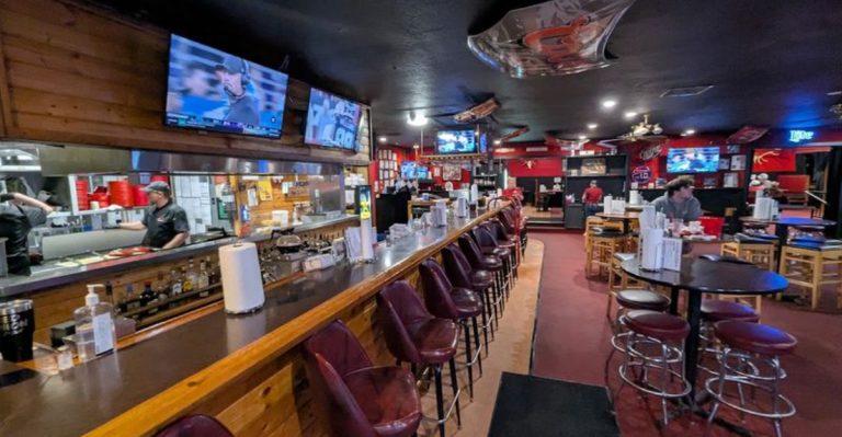 This Arizona Small-Town Restaurant Looks Low-Key, But The Prime Rib Tells A Different Story