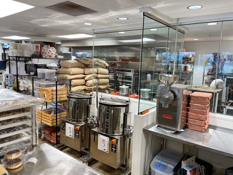 Bean To Bar Craftsmanship From Raw Cacao Origins